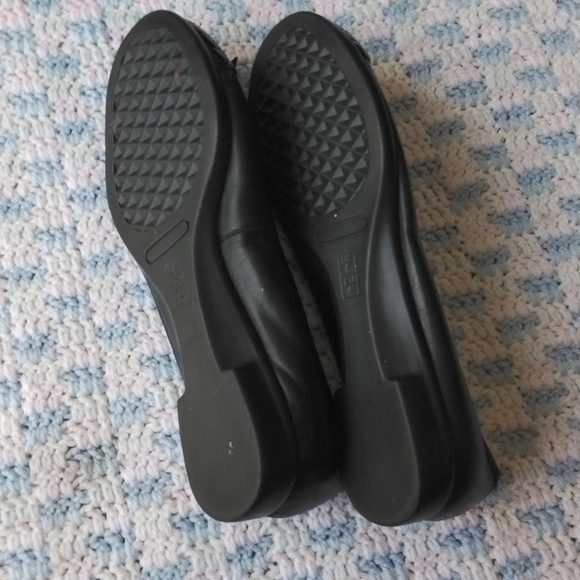 AEROSOLES Black Quilted Flats with Bow - Picture 4 of 4